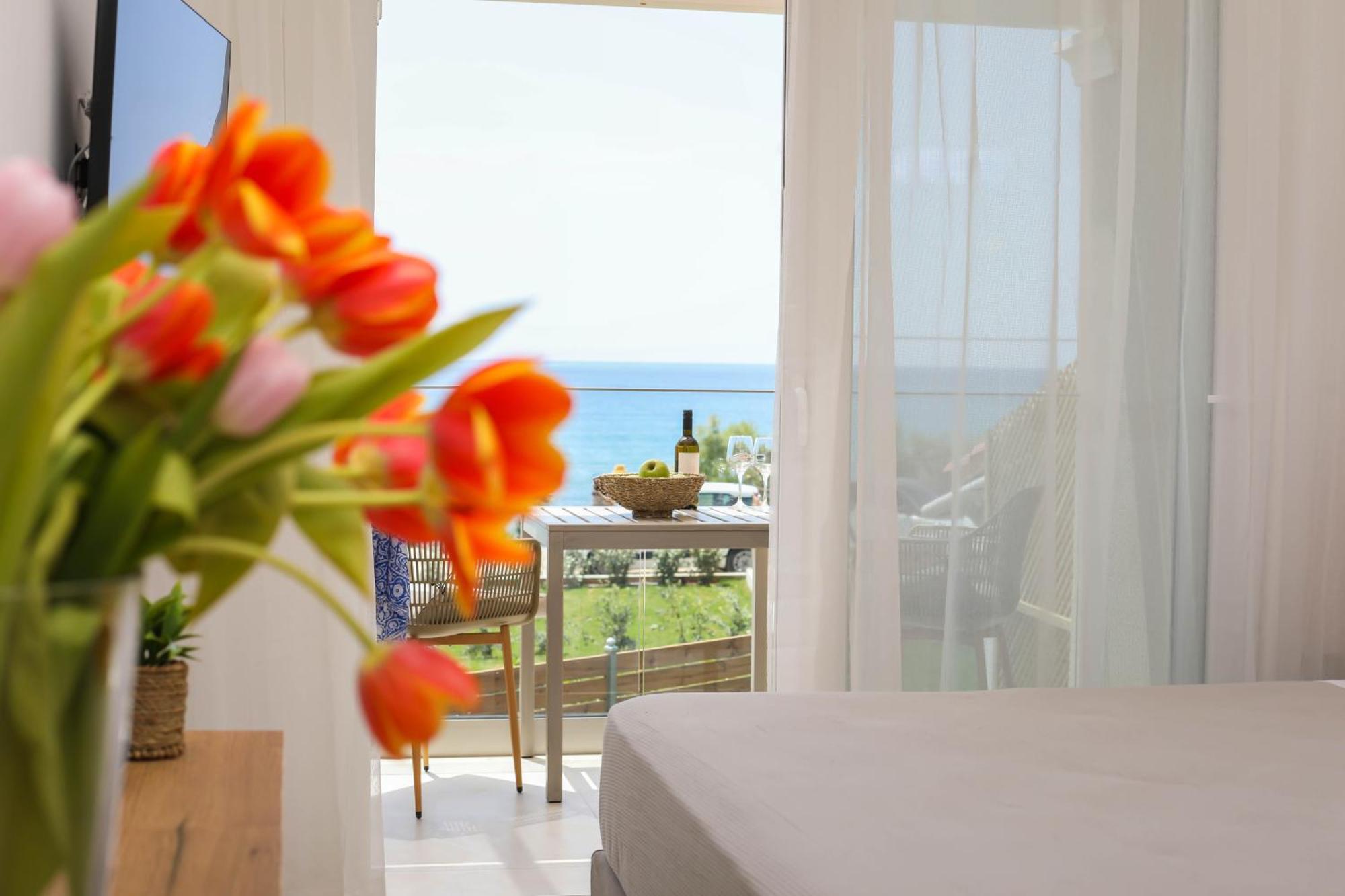 Magdachris Luxury Rooms Agios Georgios Pagon Exterior photo